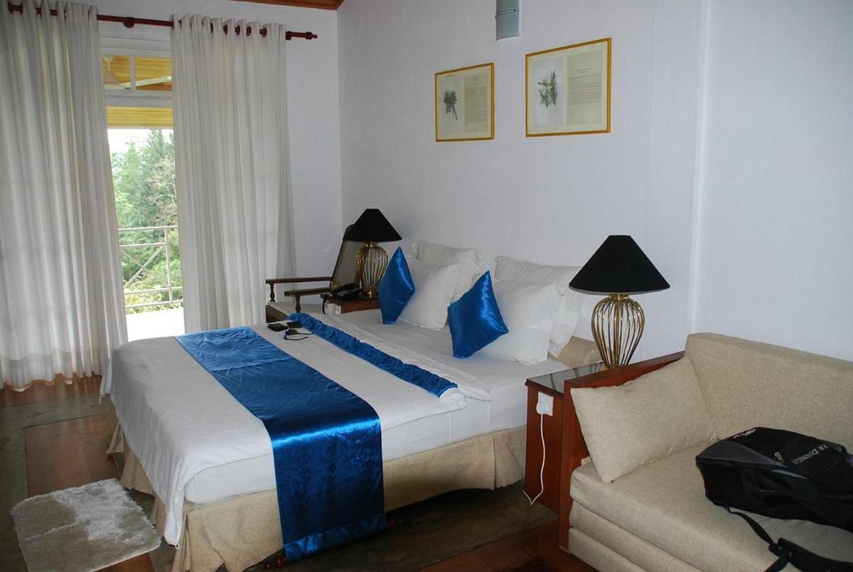 Forest Edge Hotel Ginigathena ภายนอก รูปภาพ