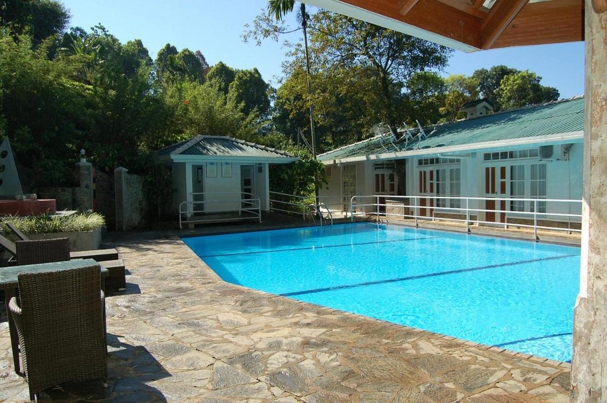 Forest Edge Hotel Ginigathena ภายนอก รูปภาพ