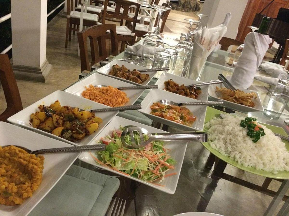 Forest Edge Hotel Ginigathena ภายนอก รูปภาพ