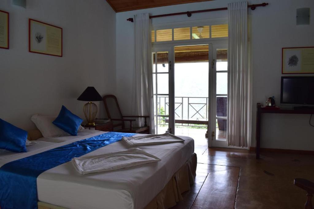 Forest Edge Hotel Ginigathena ภายนอก รูปภาพ