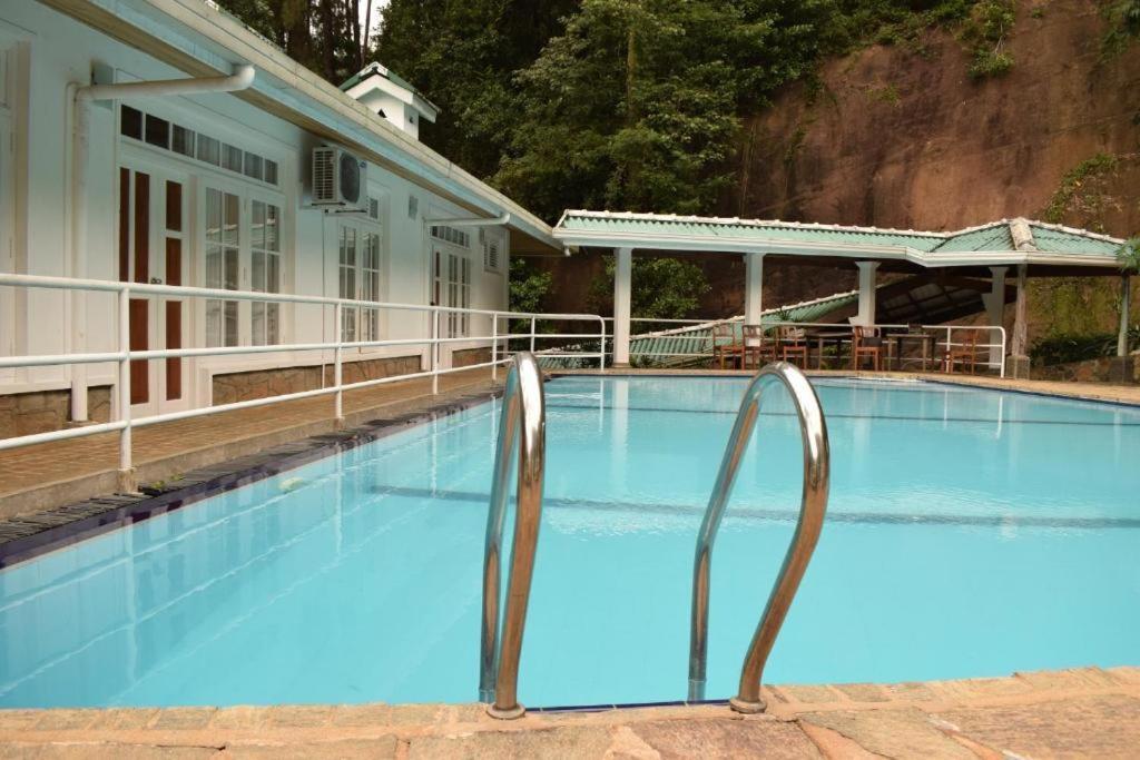 Forest Edge Hotel Ginigathena ภายนอก รูปภาพ