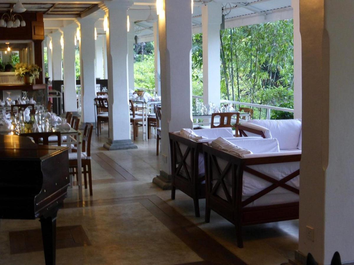 Forest Edge Hotel Ginigathena ภายนอก รูปภาพ